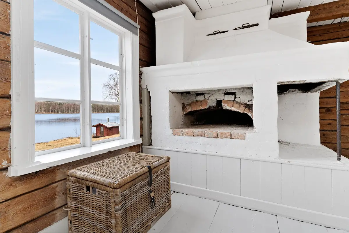 renovated-lakeside-cabin-north-sweden-cheapscandihomes