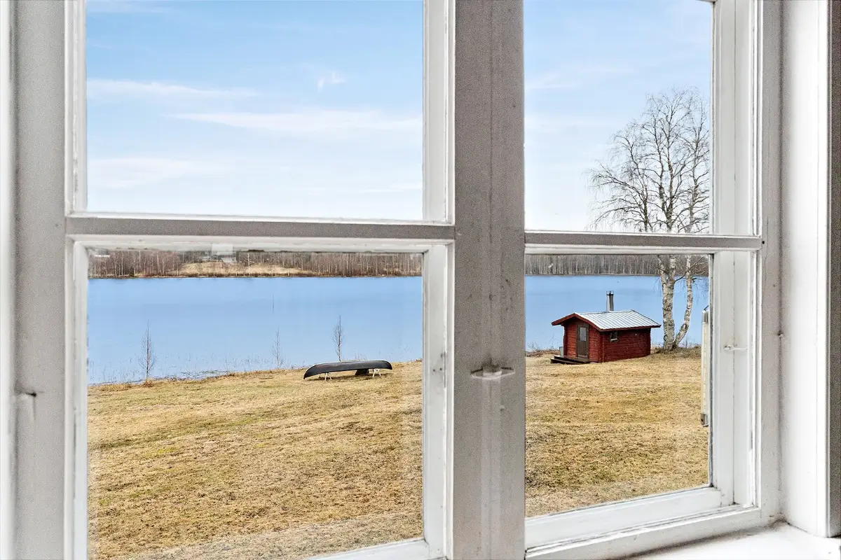 renovated-lakeside-cabin-north-sweden-cheapscandihomes