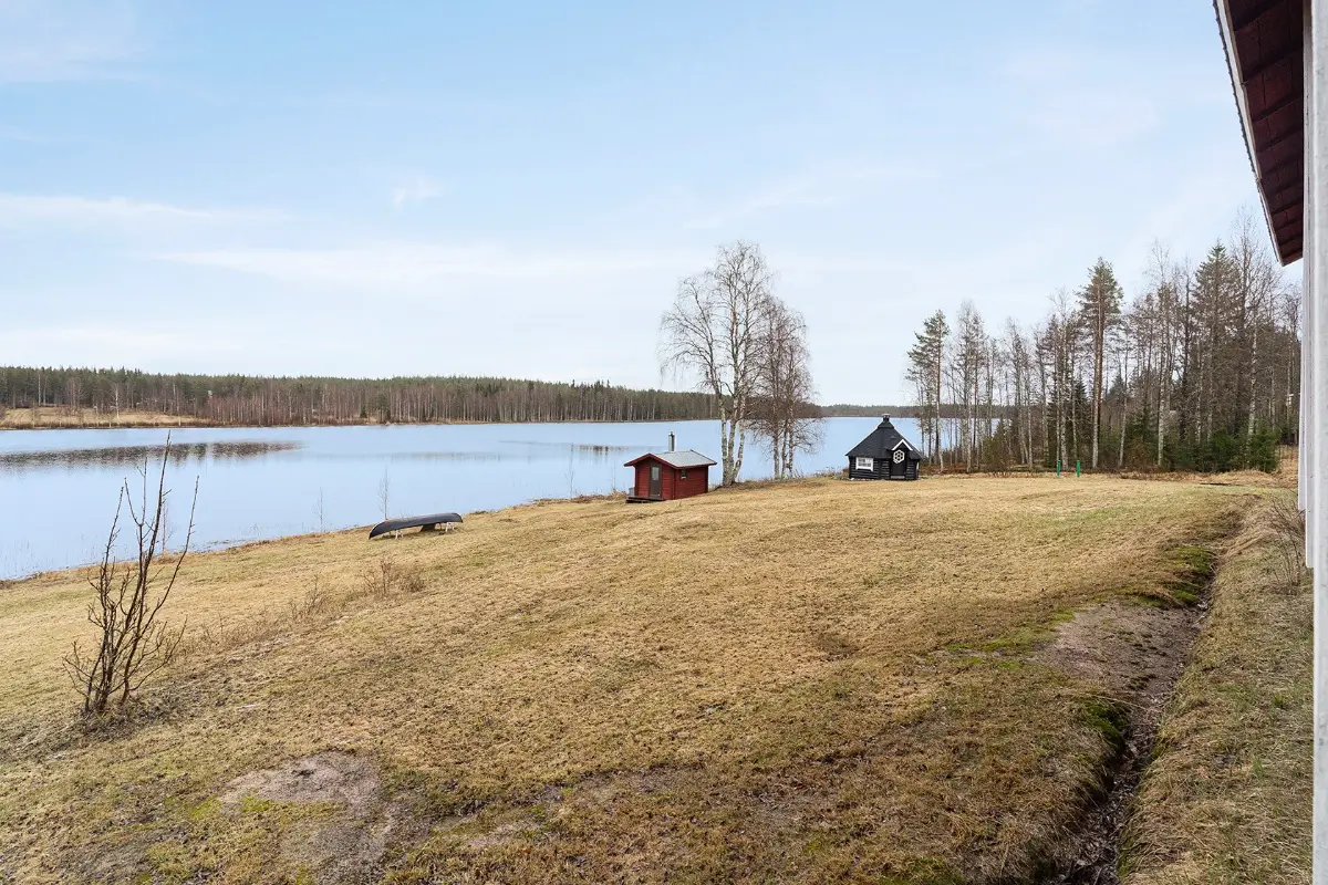 renovated-lakeside-cabin-north-sweden-cheapscandihomes