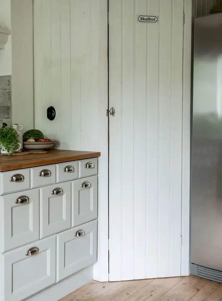 charming-1920s-lakeside-home-central-sweden-cheapscandihomes