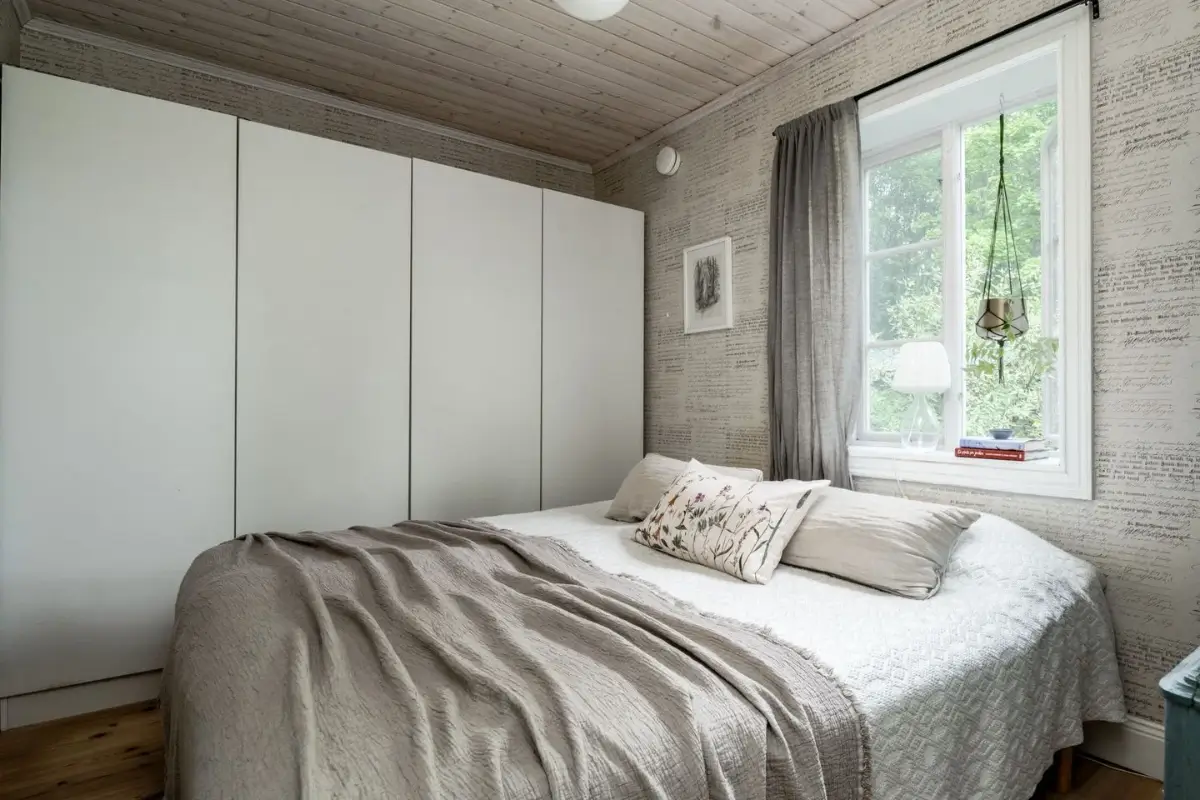 charming-1920s-lakeside-home-central-sweden-cheapscandihomes