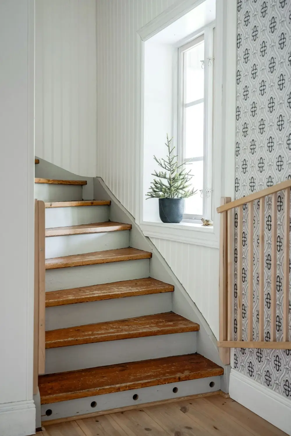 charming-1920s-lakeside-home-central-sweden-cheapscandihomes