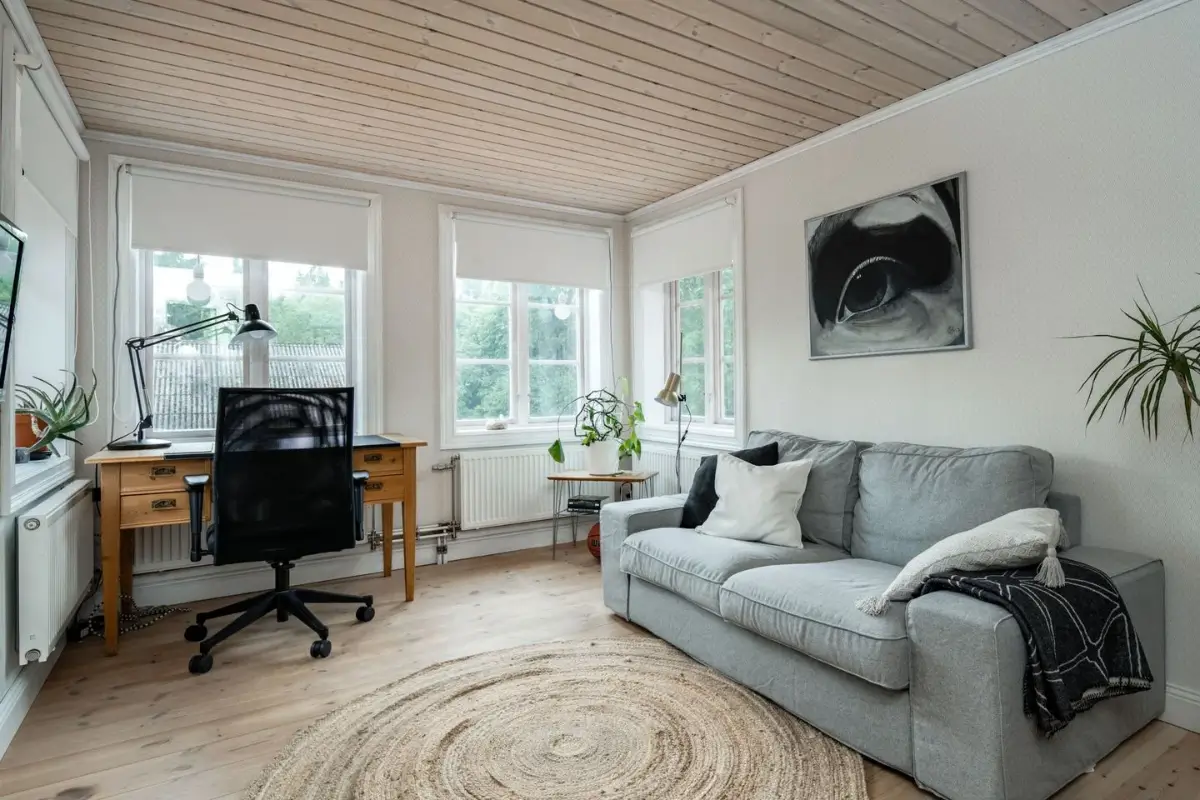 charming-1920s-lakeside-home-central-sweden-cheapscandihomes