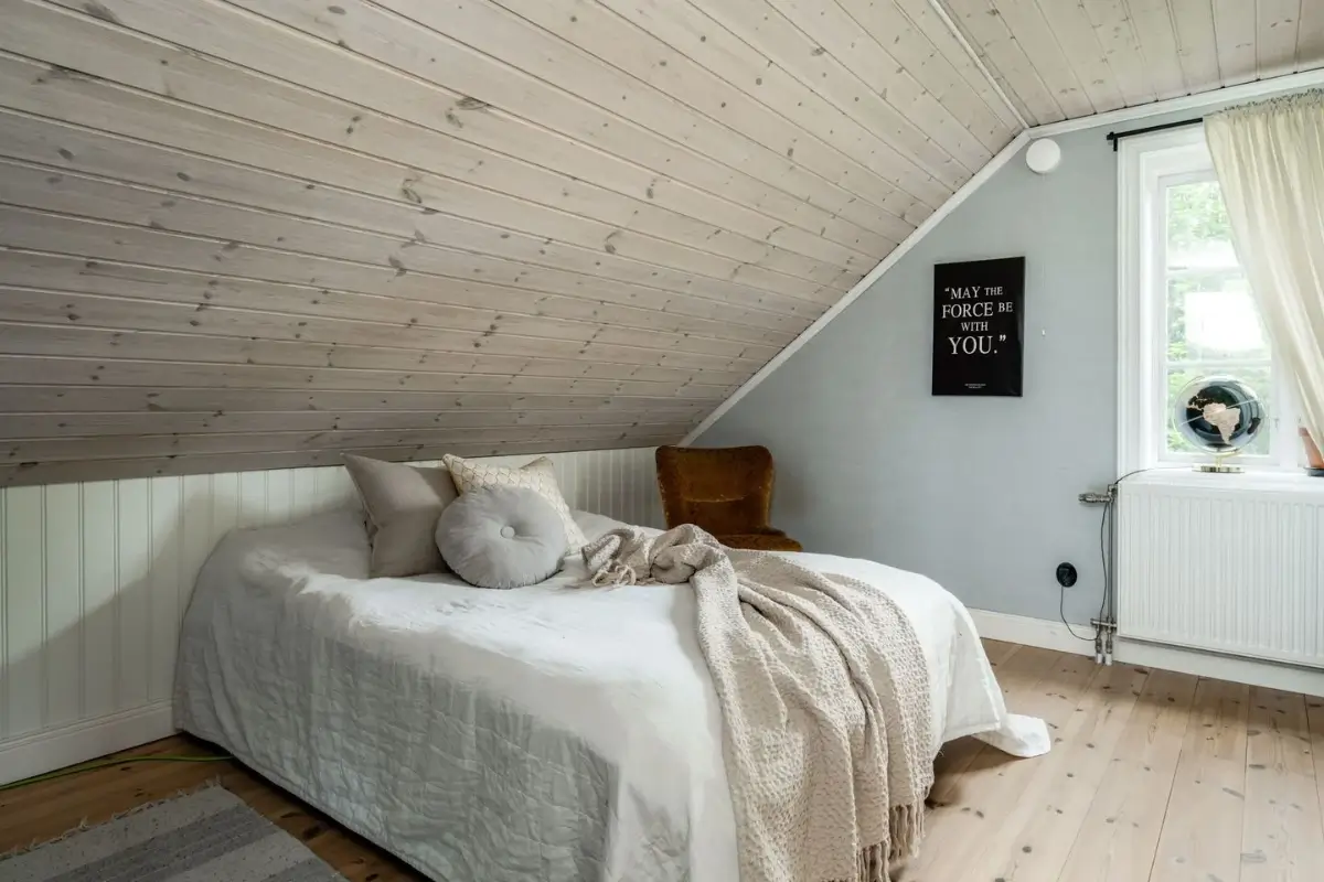 charming-1920s-lakeside-home-central-sweden-cheapscandihomes