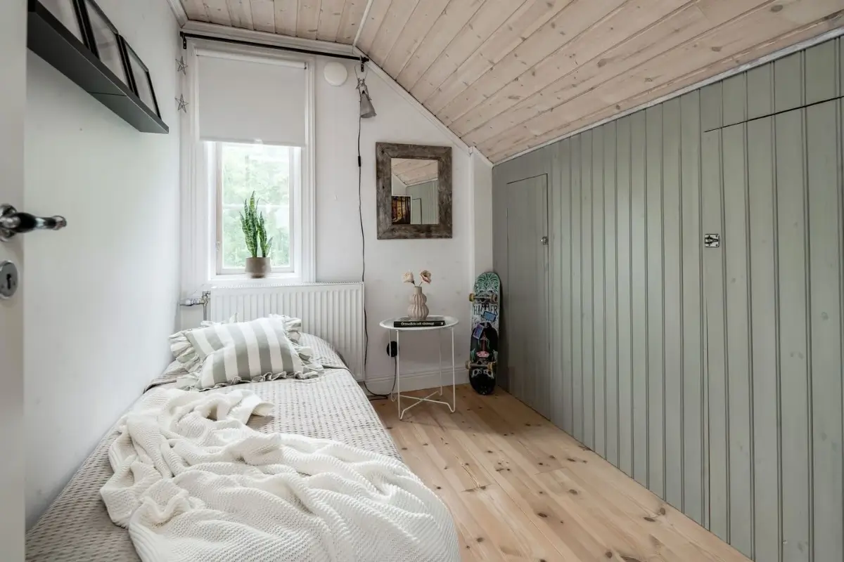 charming-1920s-lakeside-home-central-sweden-cheapscandihomes