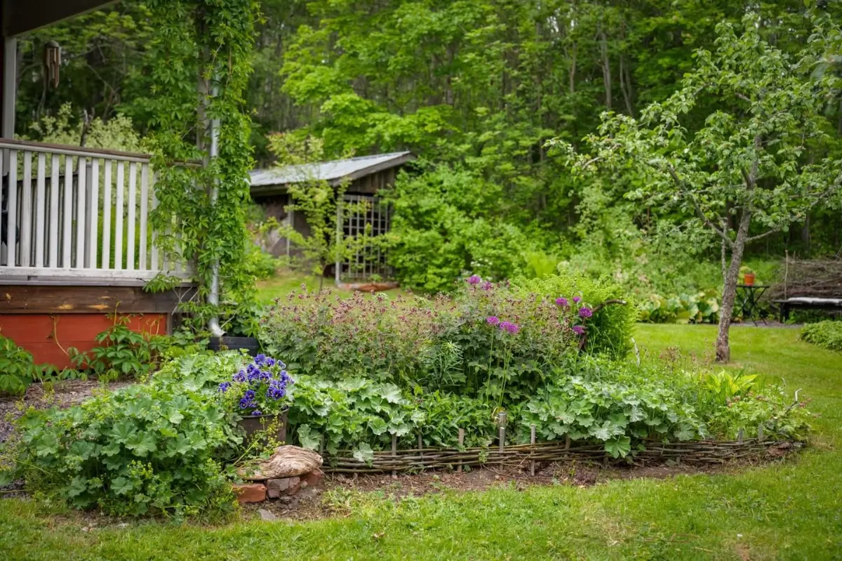 charming-1920s-lakeside-home-central-sweden-cheapscandihomes