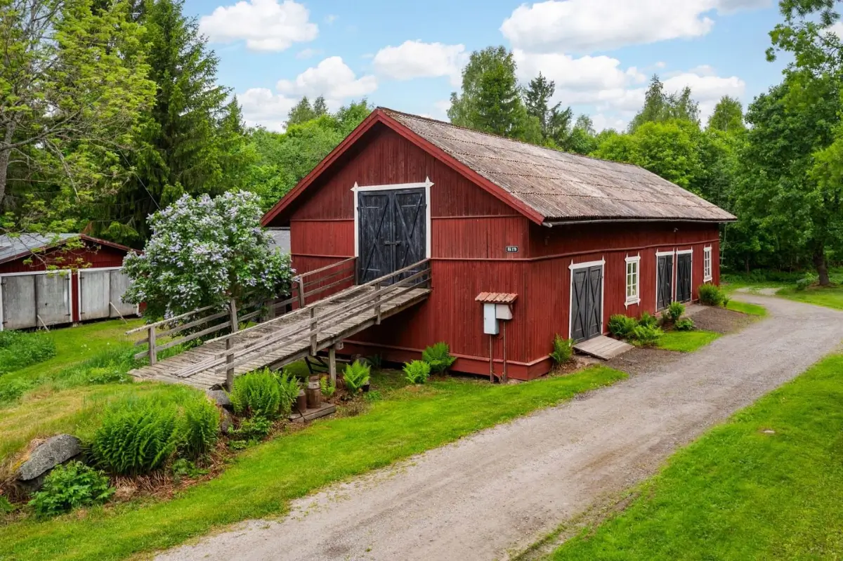 charming-1920s-lakeside-home-central-sweden-cheapscandihomes
