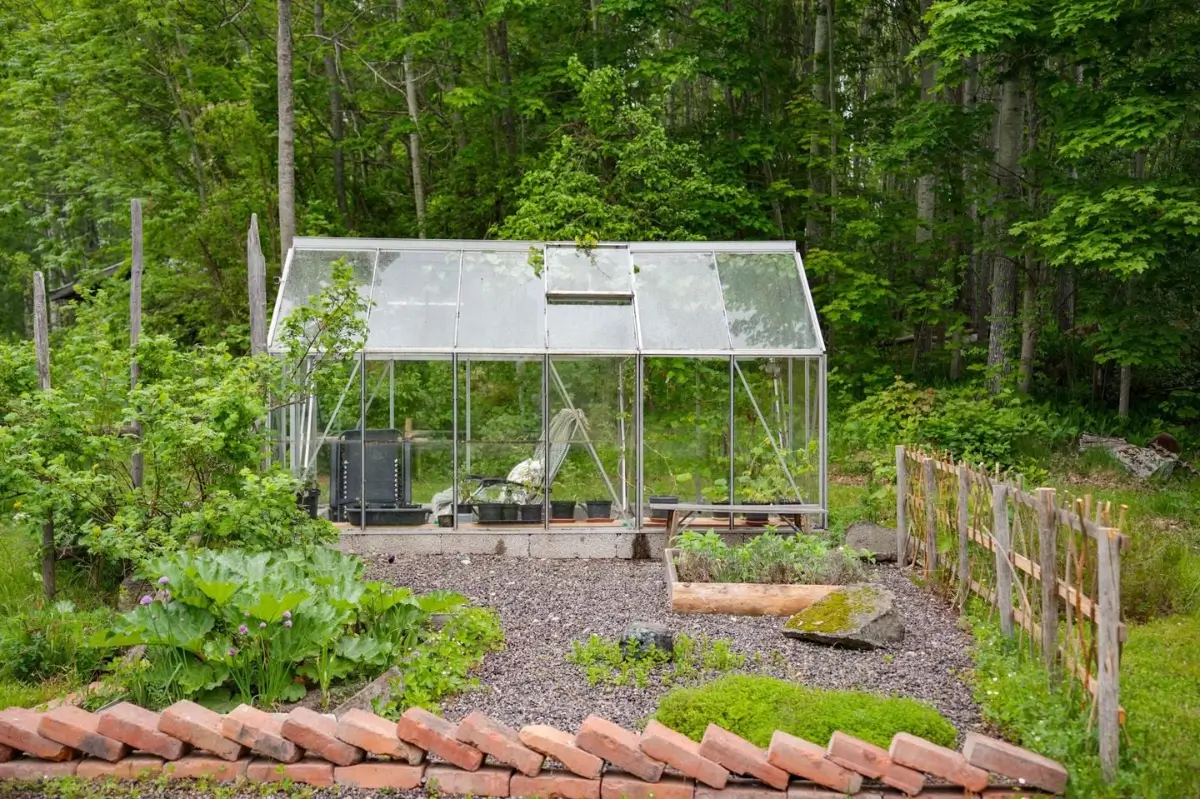 charming-1920s-lakeside-home-central-sweden-cheapscandihomes