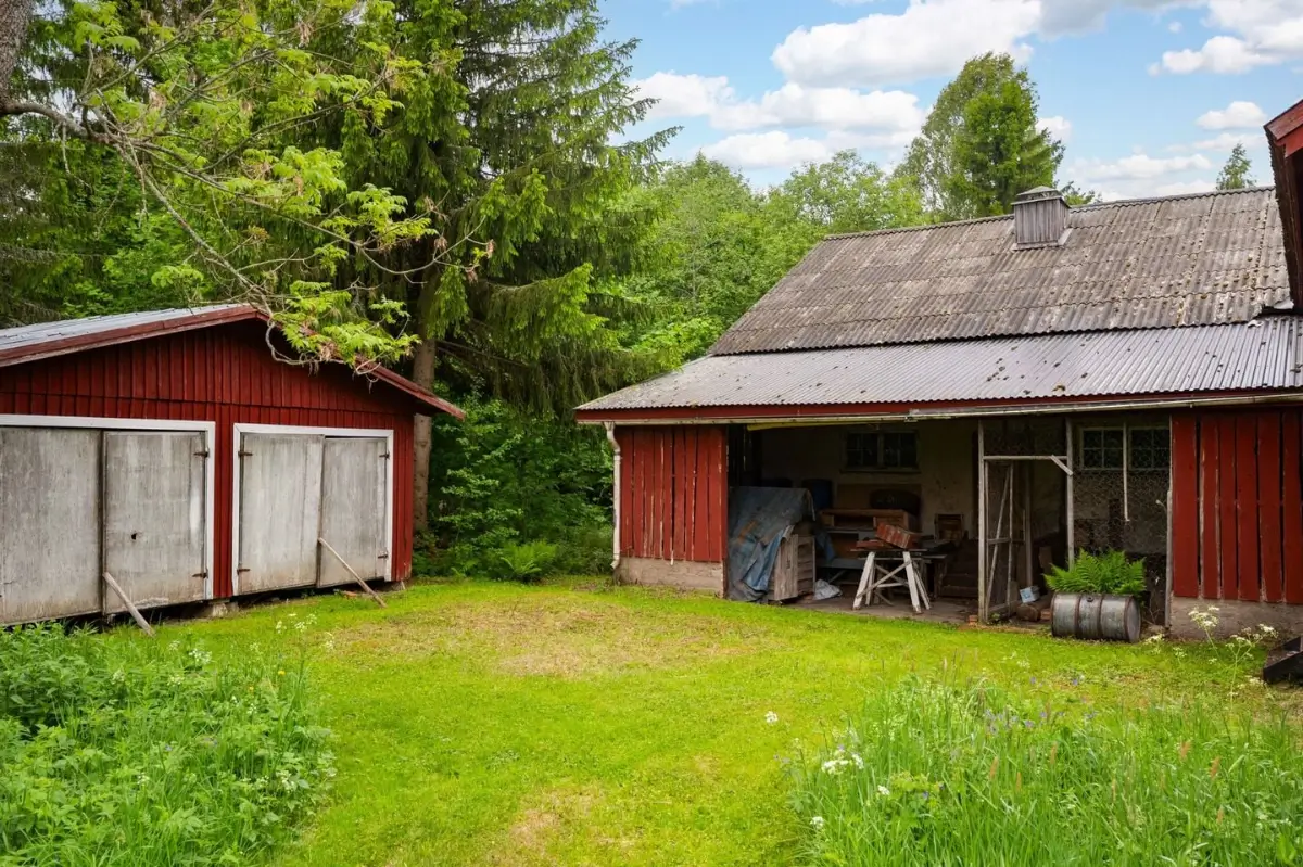 charming-1920s-lakeside-home-central-sweden-cheapscandihomes