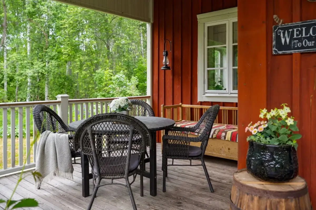 charming-1920s-lakeside-home-central-sweden-cheapscandihomes
