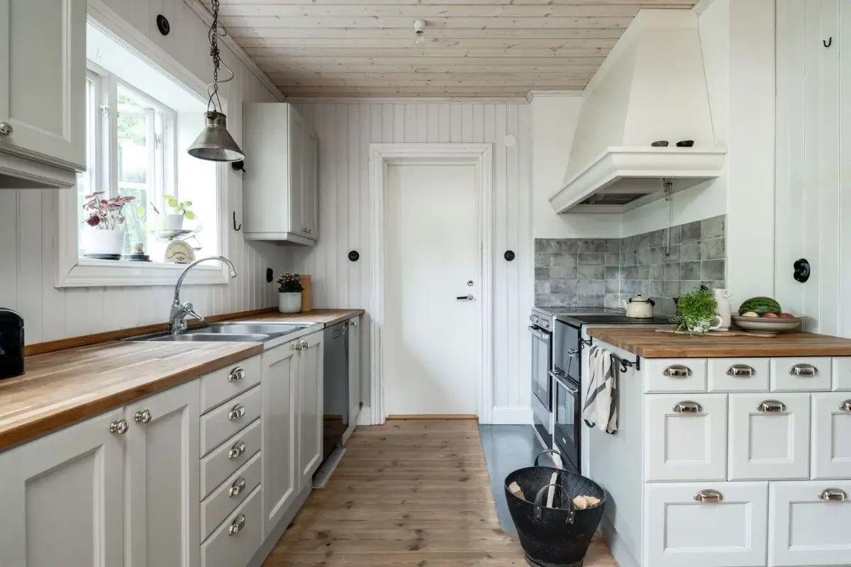 charming-1920s-lakeside-home-central-sweden-cheapscandihomes