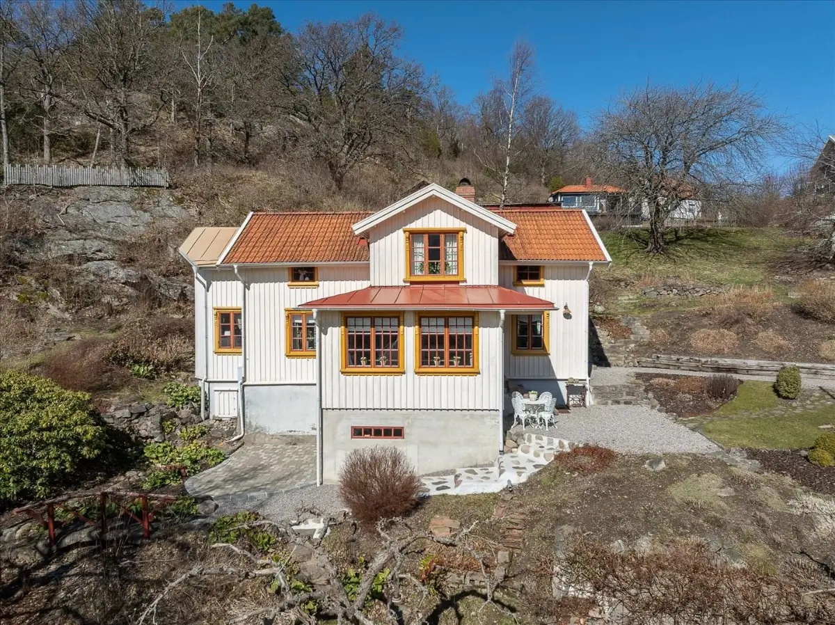 renovated-19th-century-home-south-west-sweden-cheapscandihomes