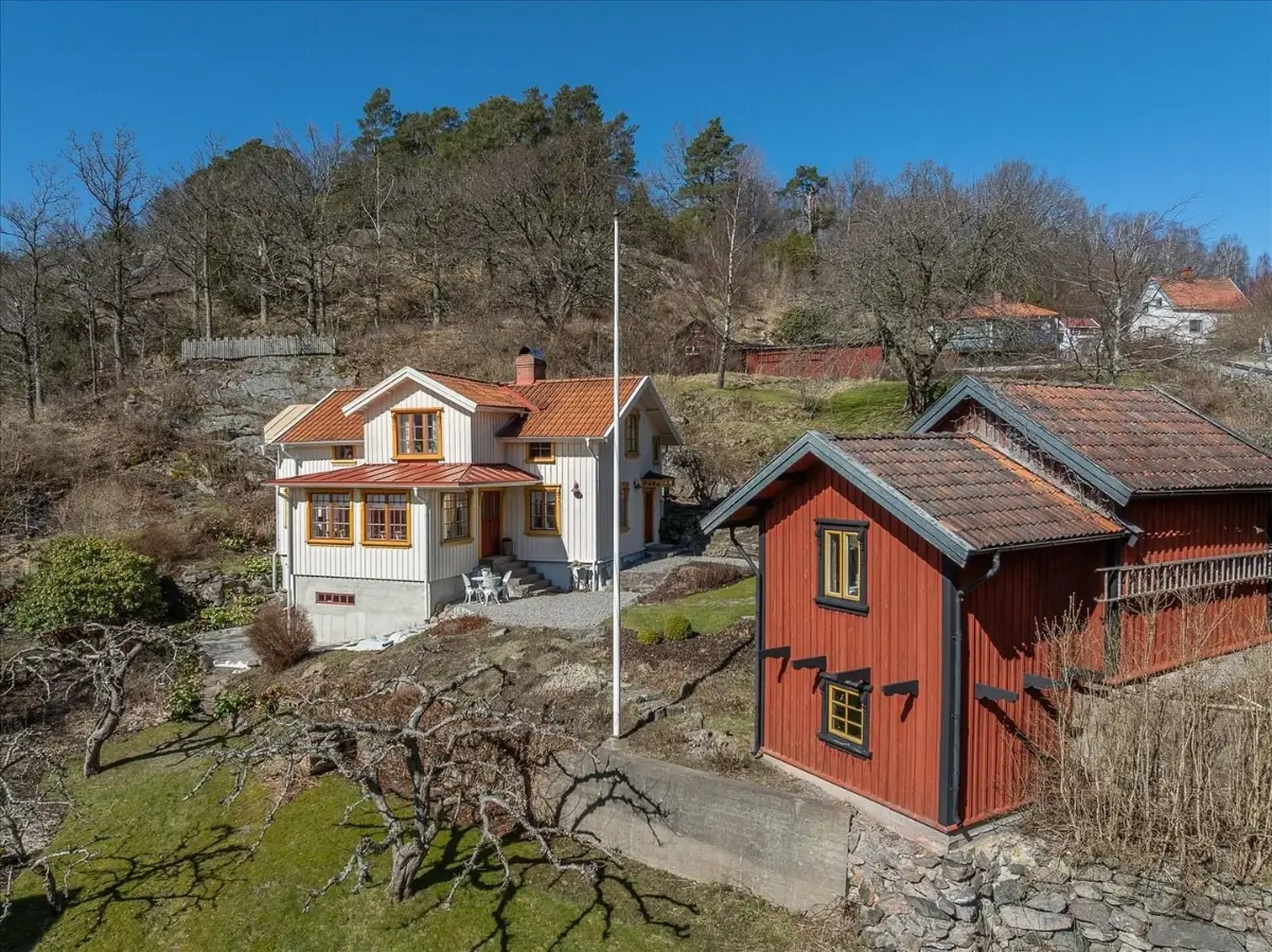 renovated-19th-century-home-south-west-sweden-cheapscandihomes